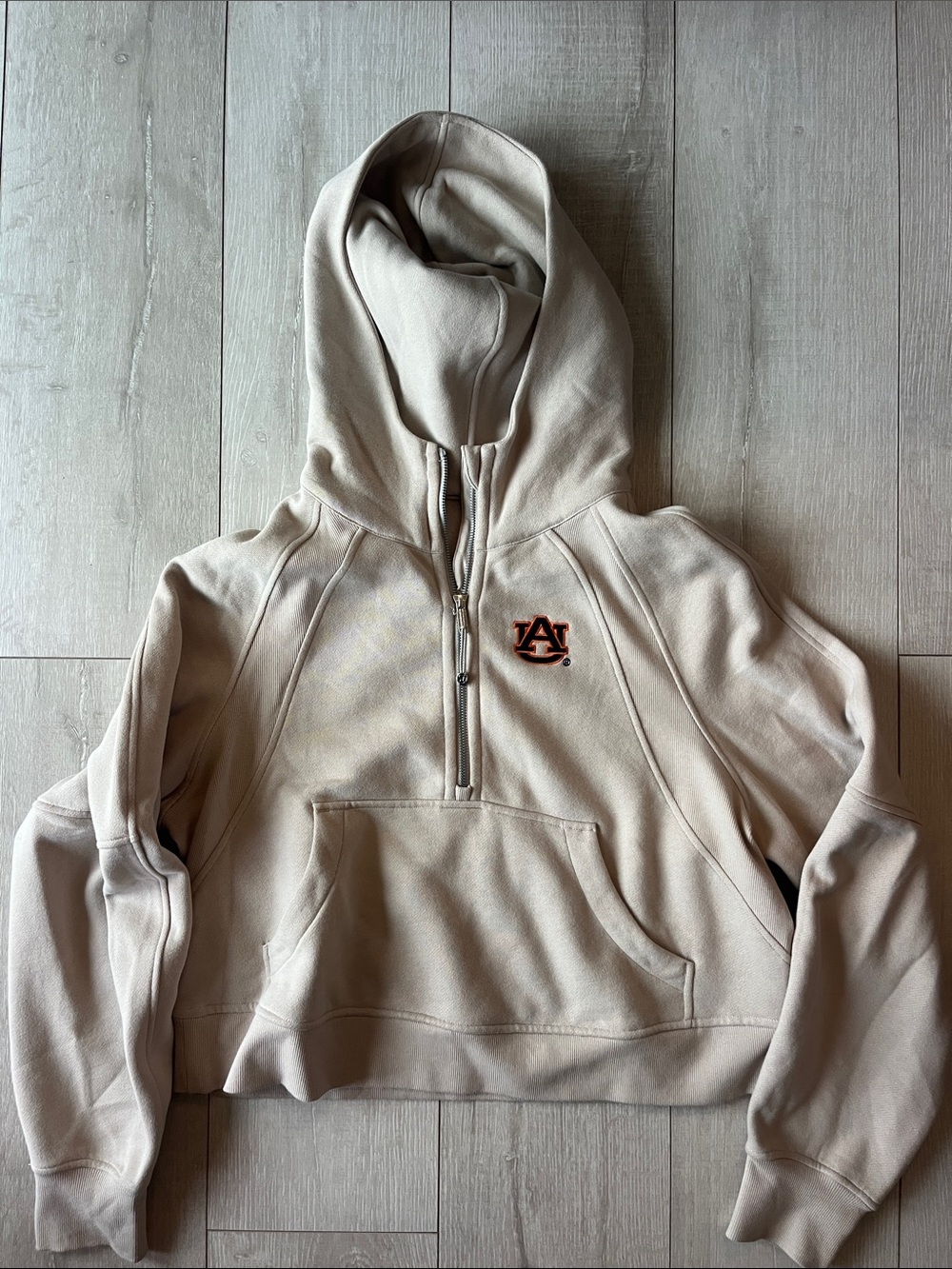 LULU LEMON // AUBURN UNIVERSITY COLAB CROP HOODIE SZ M LIGHT TAN WITH LOGO